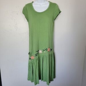Downeast XS Green Short Sleeve T-shirt Dress Floral Embroidery Asymmetric Hem